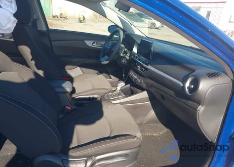 2023 Kia Forte Lxs z USA, uszkodzony, nr VIN 3KPF24AD0PE640949